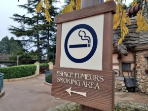 smoking area sign