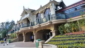 main street usa hidden details Disneyland Paris